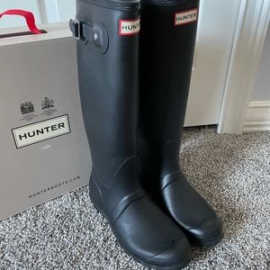 Black Hunter Boot with Hunter Boot socks size 8. Used, like new.